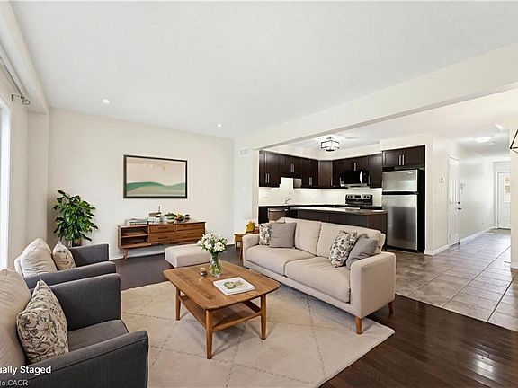 5th image of 506 Beaumont Cres