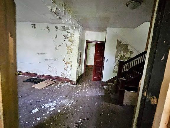 3rd image of 15524 S Lexington Ave