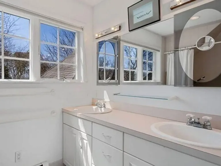 105 W Neck Point Rd — Photo 12