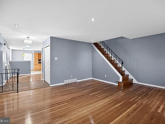 2nd image of 9860 Bonner St