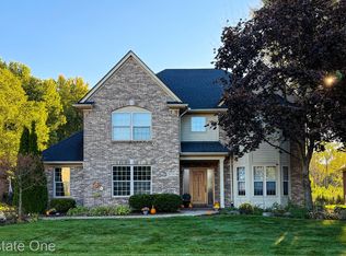 28778 Coleridge St, Harrison Township, MI 48045