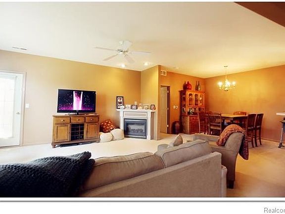 2nd image of 10107 Chesapeake Cir #1