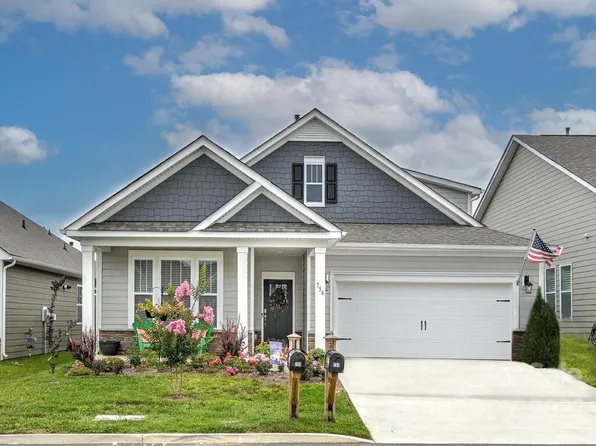 754 Summerfield Pl, Flat Rock, NC 28731
