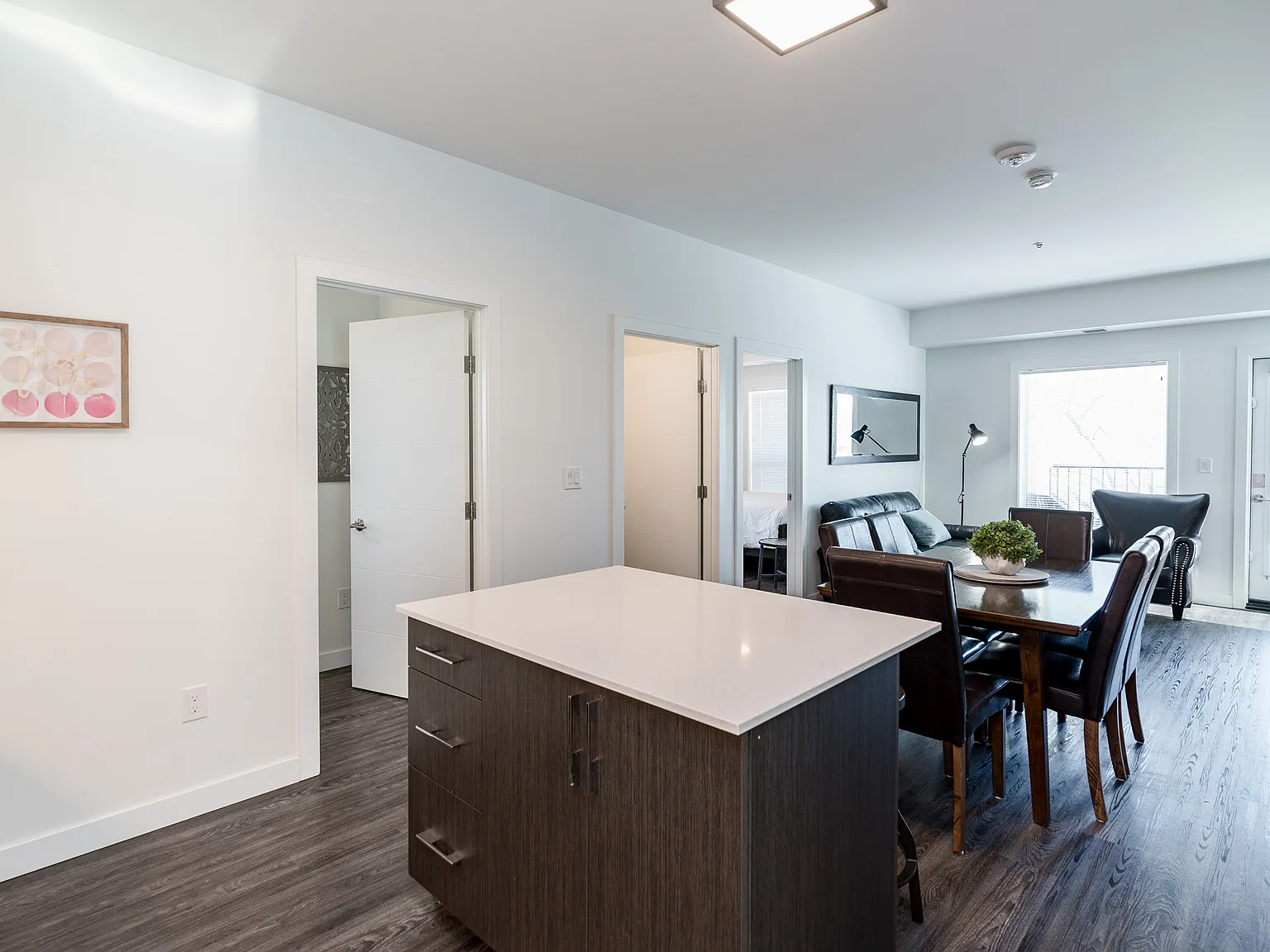 3 bed, 1000 sqft, $4,050 — Photo 4