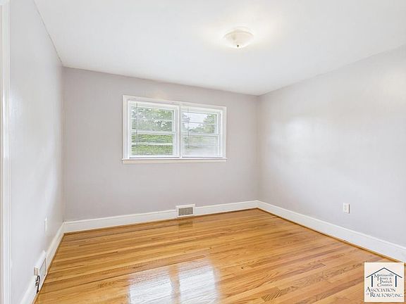 3rd image of 26 Bland Rd