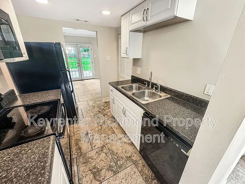 3 bed, 2.0 bath, 1200 sqft, $1,500 — Photo 3