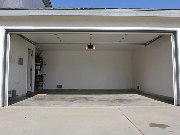 Attached 2 Car Garage