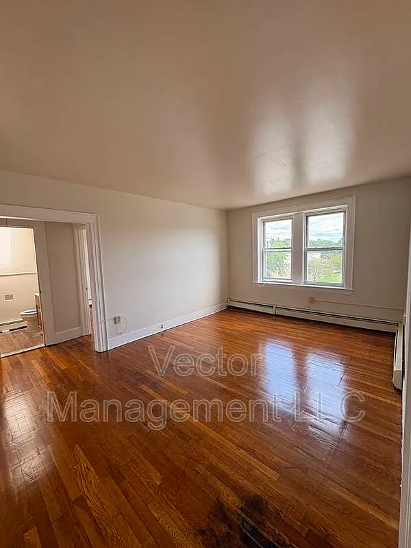 2 bed, 1.0 bath, 900 sqft, $1,500 — Photo 4