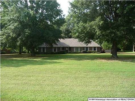 2nd image of 3721 Hillsdale Dr