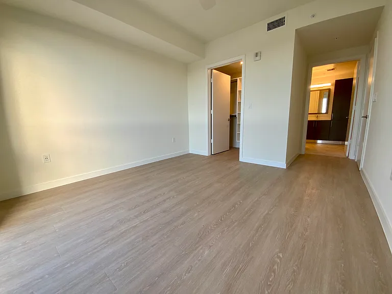 2565 NE 190th St #3 — Photo 16