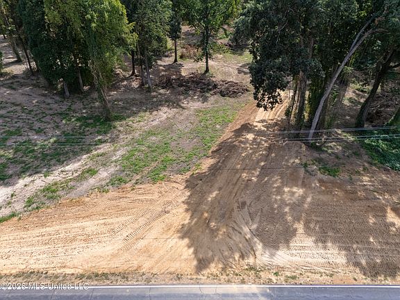 4th image of 6 Nail Rd