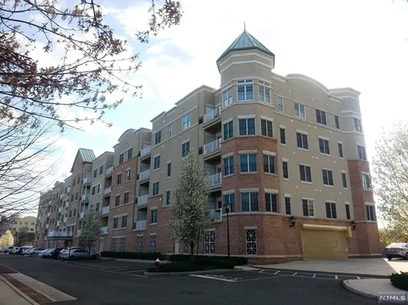 1213 Windsor Park Ct #28, Englewood, NJ 07631