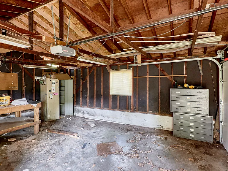 615 Superior Dr — Photo 31
