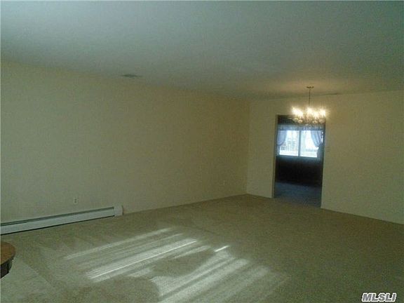 4th image of 17 Northfield Dr