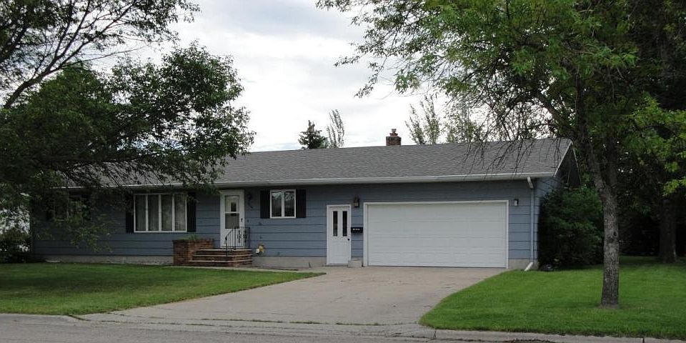 1st image of 604 3rd St SE