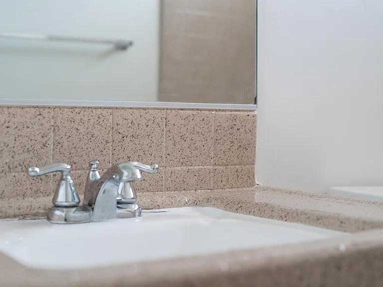 819 Ocean Park Blvd #4 — Photo 3