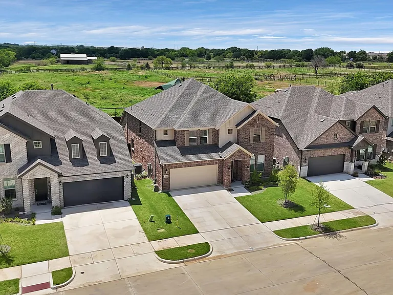 2701 Classical Dr — Photo 22