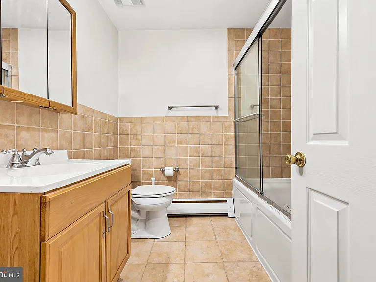 412 Yorkshire Rd — Photo 19