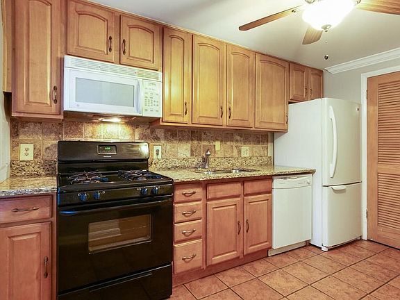5th image of 1735 Village Green Dr Unit Z-44