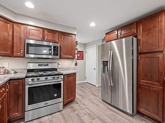 2nd image of 100 Circle Dr