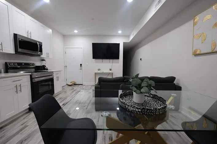 2 bed, $2,000 — Photo 2