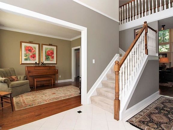 4th image of 38 Clayton Ct