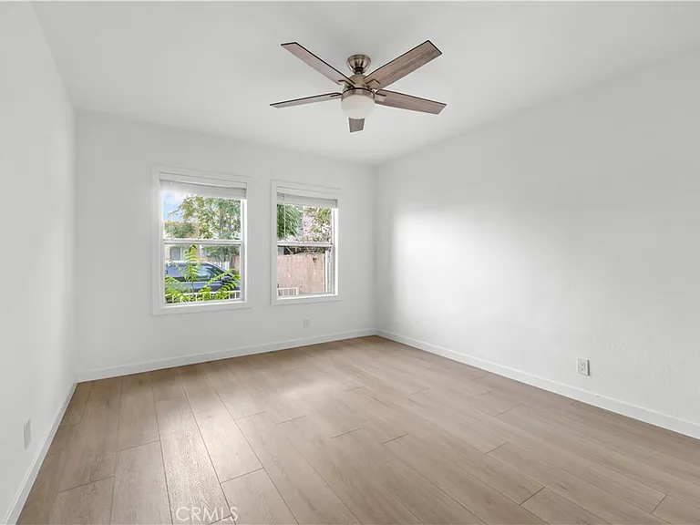 6642 Vineland Ave — Photo 10