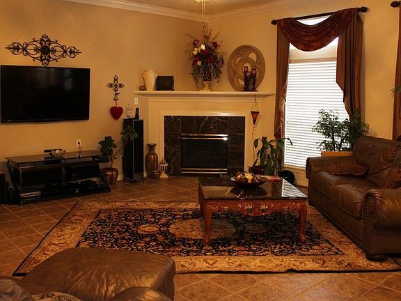 3rd image of 601 Woodview Dr