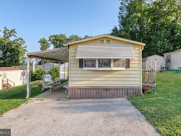 3rd image of 105 Rustique Dr