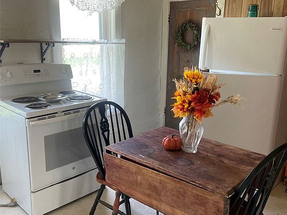 3rd image of 1622 Maiden Ln