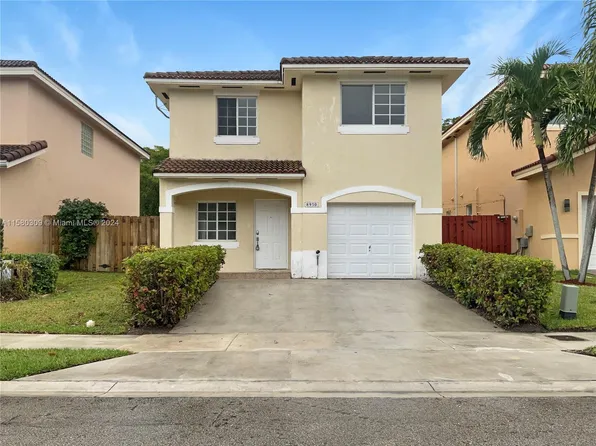 8950 SW 215th Ln, Cutler Bay, FL 33189