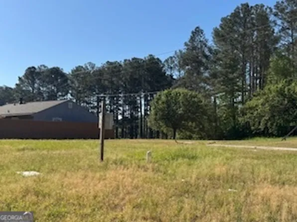 8650 Garvey Dr, Fairburn, GA 30213