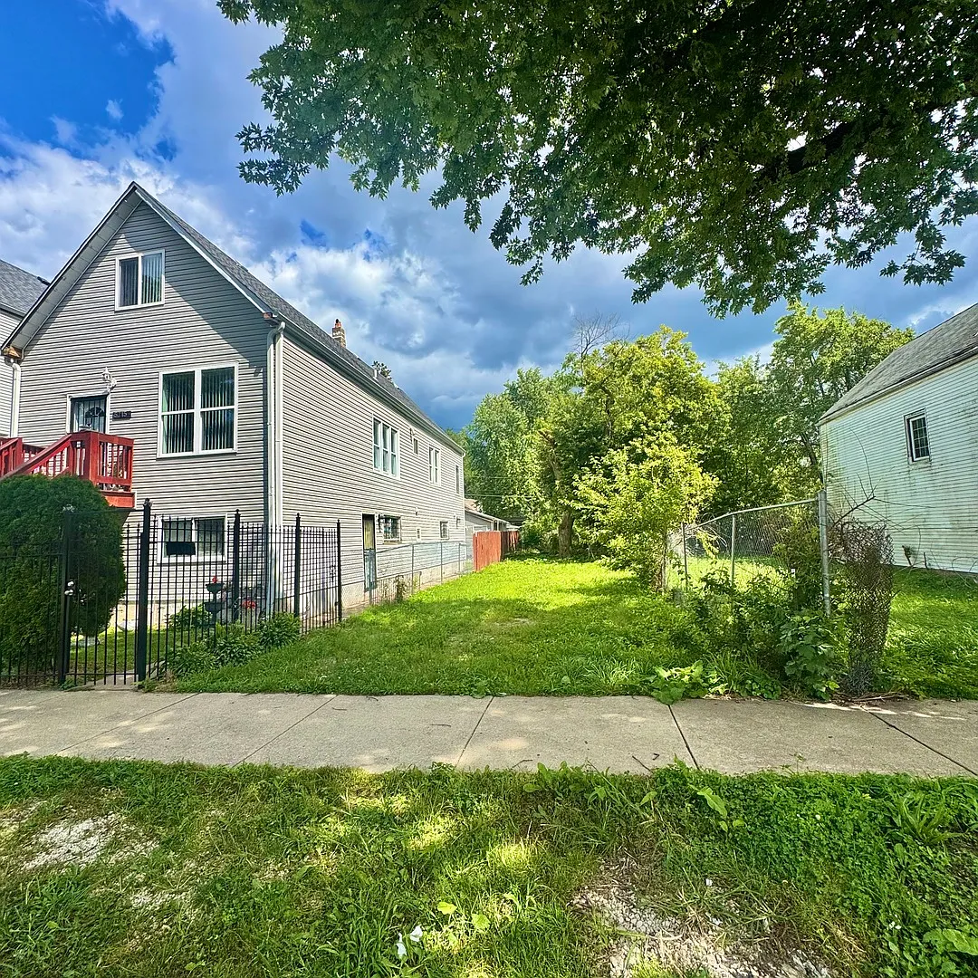 5217 S Wood St photo 1