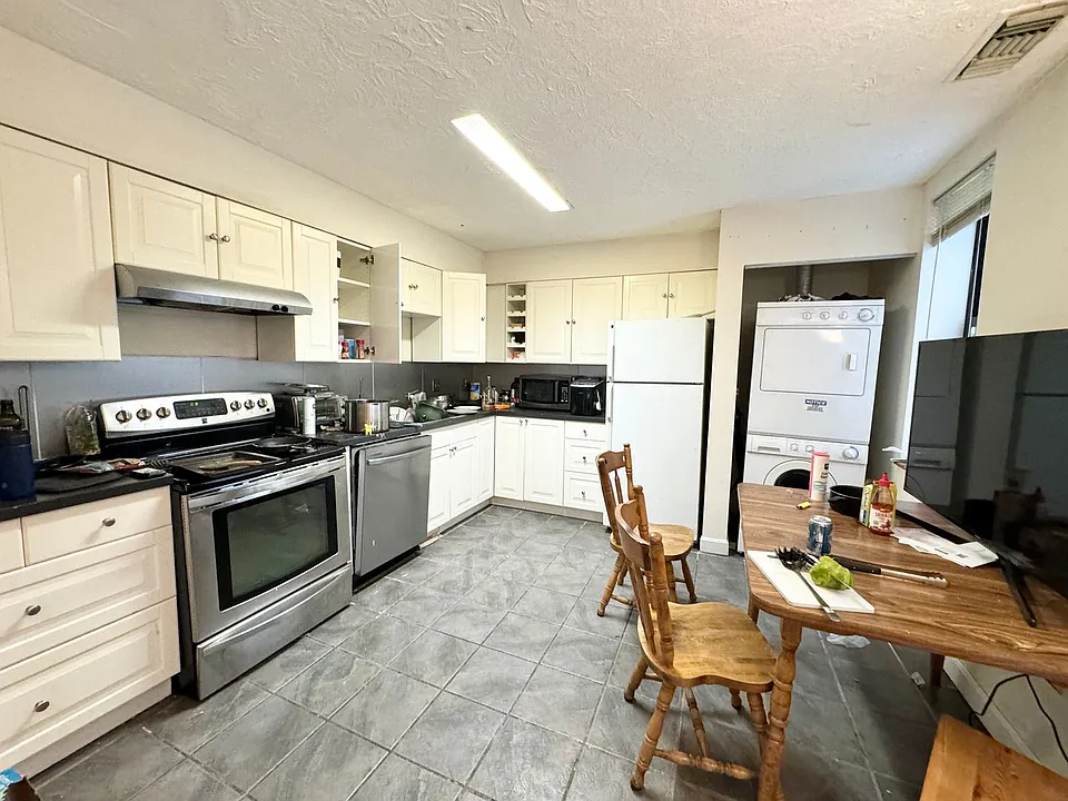 85 Gainsborough St #10