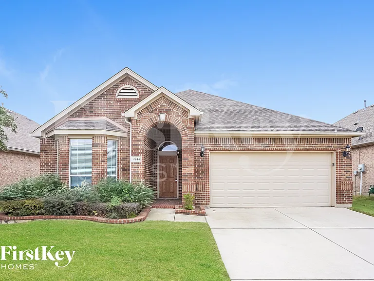 2744 Cedar Ridge Ln — Photo 1