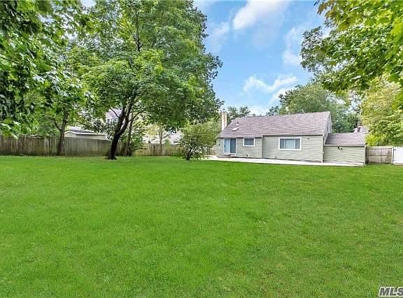 3rd image of 6 E Park Dr