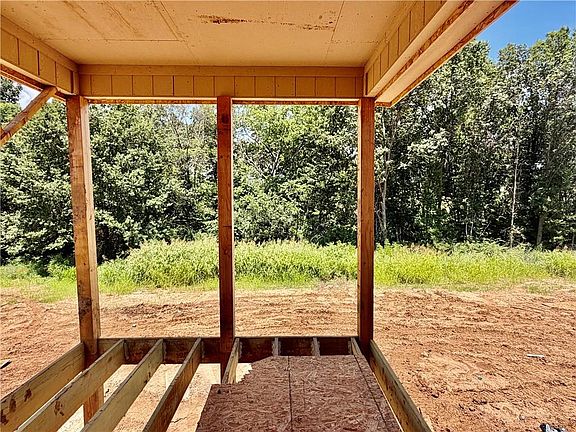 2nd image of 504 Skyview Ln
