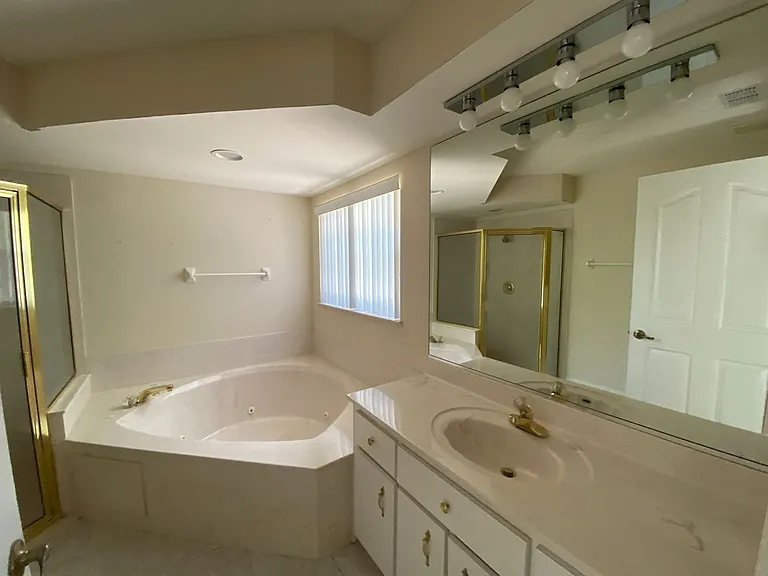 15980 SW 27th Avenue Rd — Photo 14