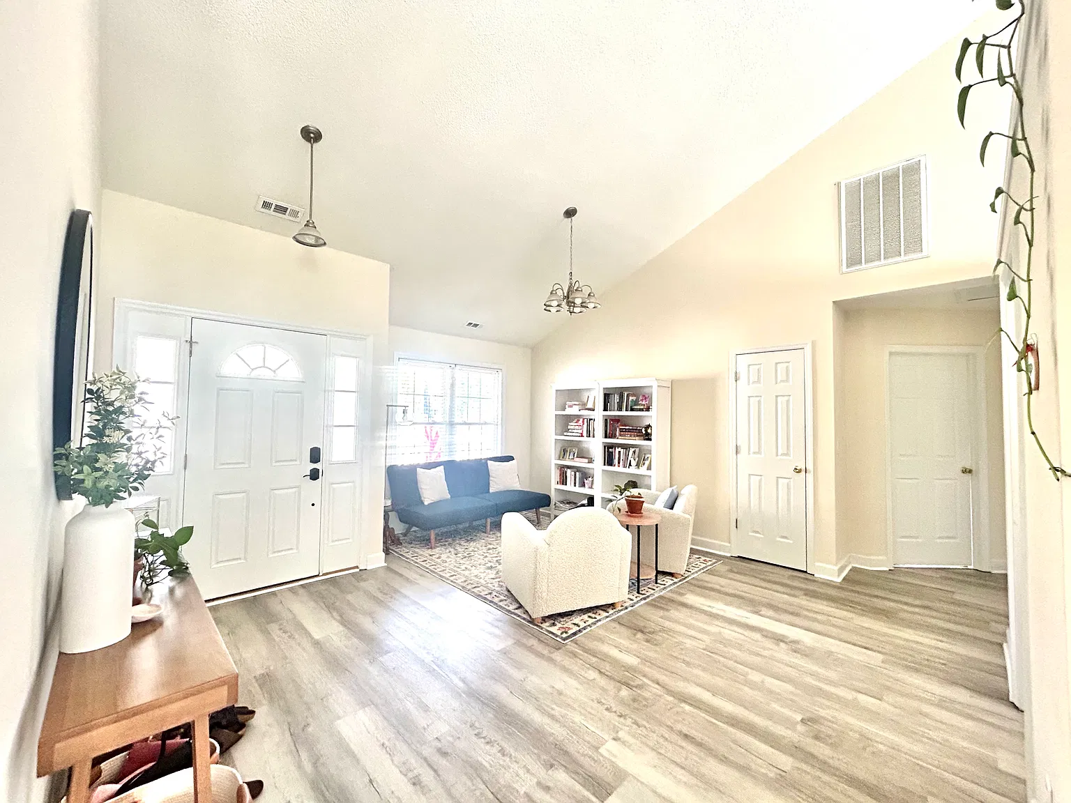 3 bed, 1959 sqft, $2,400 — Photo 1
