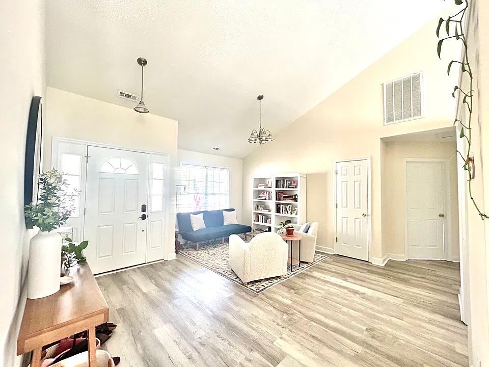 208 Marine Dr