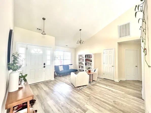 208 Marine Dr, Sneads Ferry, NC 28460