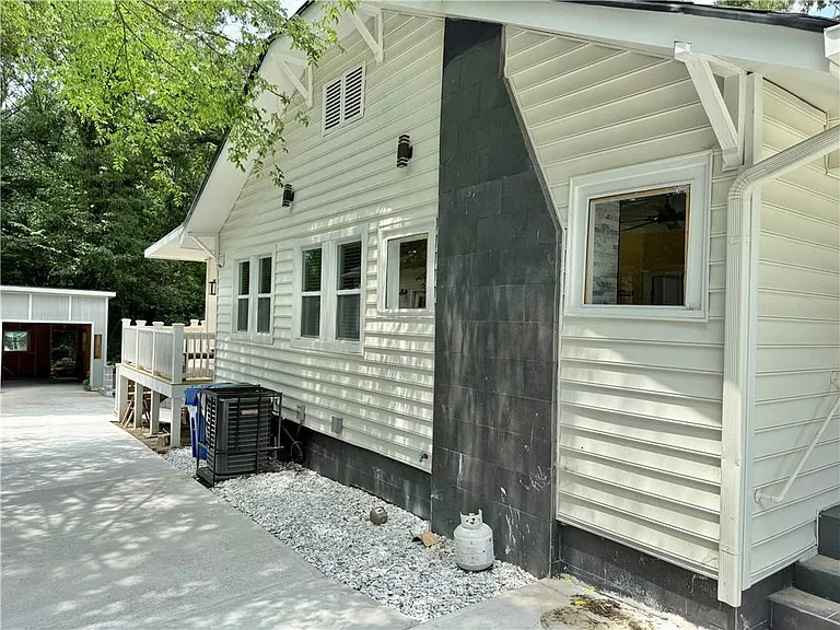 2194 Bolton Rd NW — Photo 8