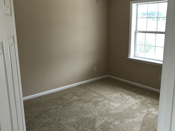 4th image of 489 Persimmon Blvd NE