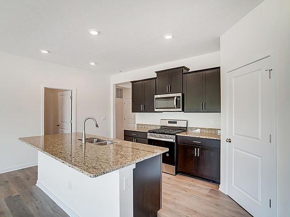 5th image of 1108 Mueller Dr