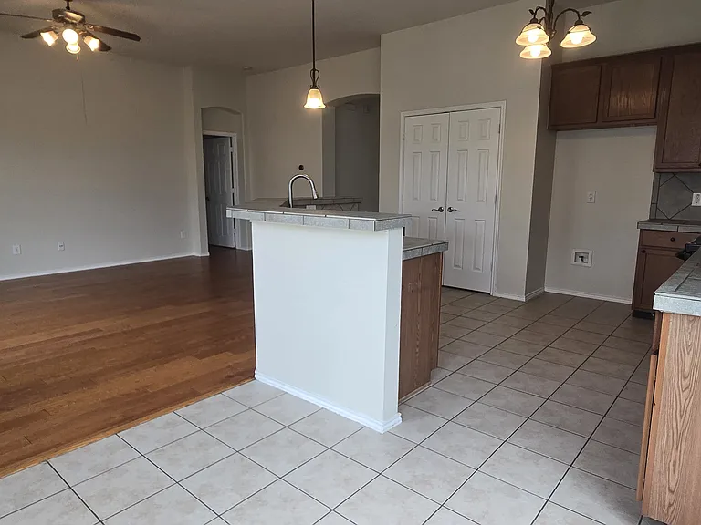 3432 Fashion St — Photo 8
