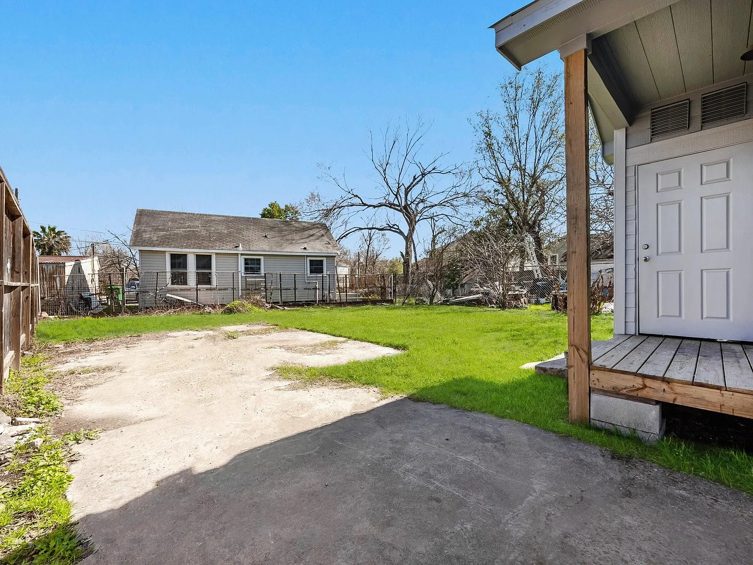 3 bed, 1.0 bath, 983 sqft, $1,200 — Photo 4