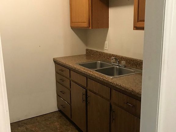 5th image of 904 E High St #9