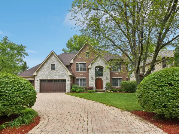 557 Juniper Dr, Naperville, IL 60540