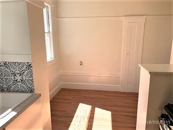 5th image of 2436 Bush St #4