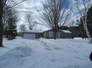 6935 Weller Dr NE, Rockford, MI 49341